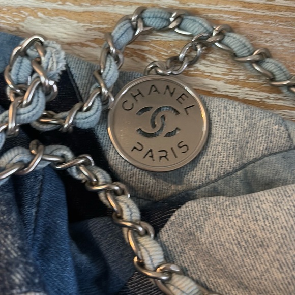 CHANEL DENIUM Shoulder Tote/Hobo Bag w Chanel snaps with charm - Picture 9 of 16